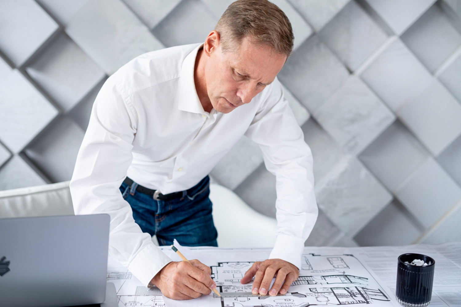 Team in a planning meeting around a table